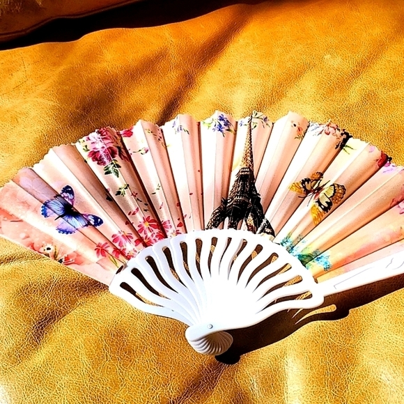 Vintage Oriental Folded Asian Hand Painted Fan of Eiffel tower & Butterflies. - Picture 3 of 5